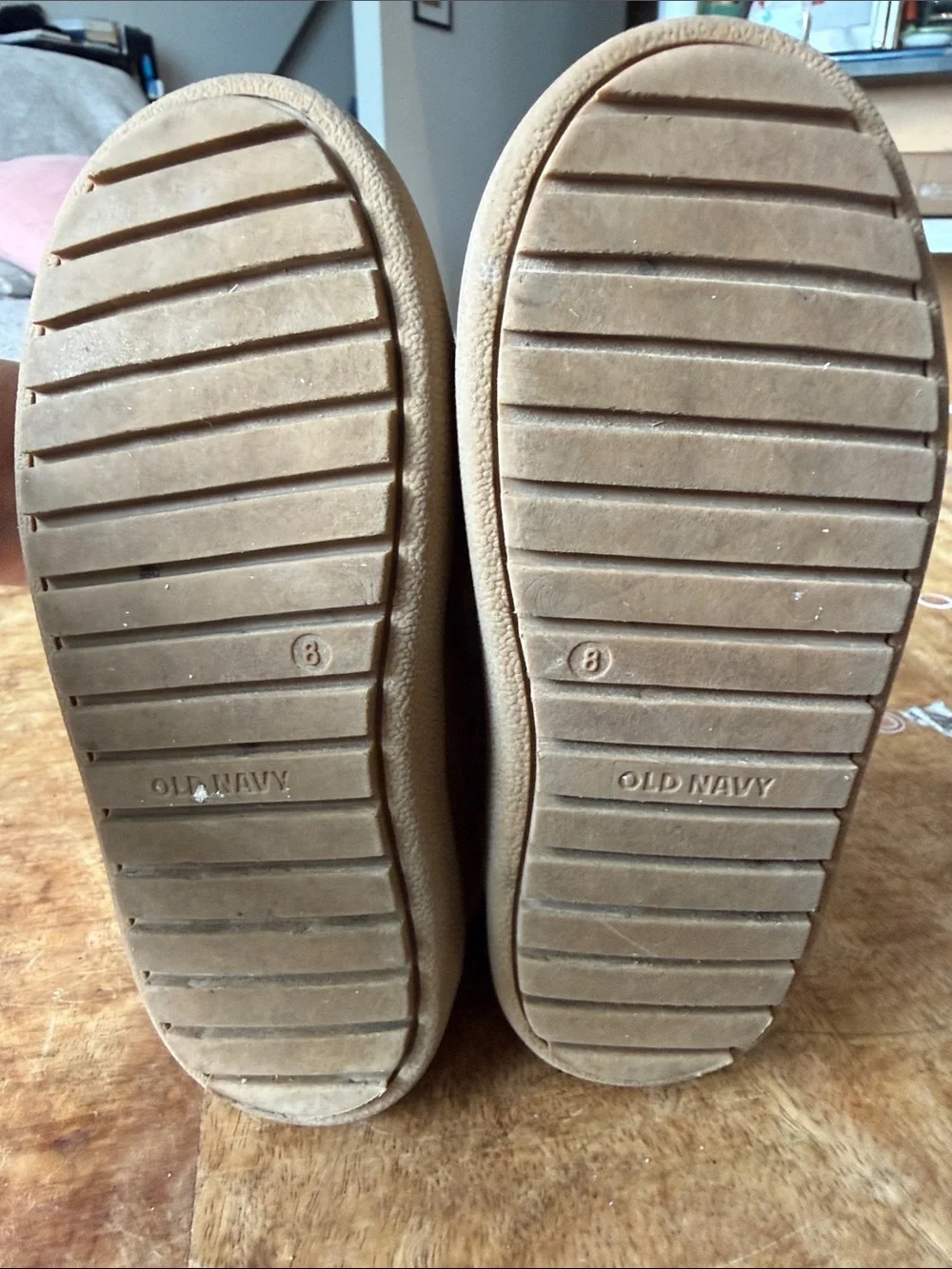Old Navy Plush Sherpa Alpine Boots in Cream